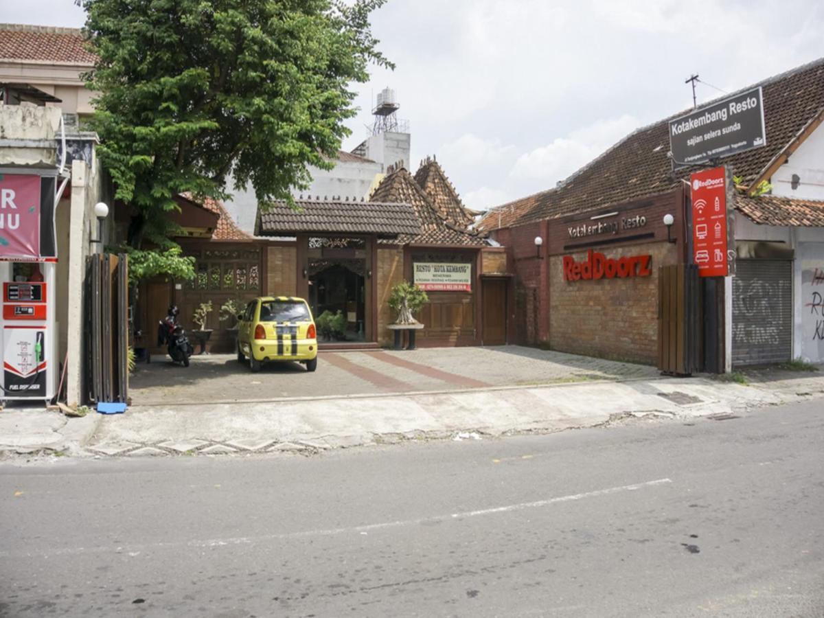Hotel Reddoorz Syariah @ Lempuyangan Yogyakarta Exterior foto