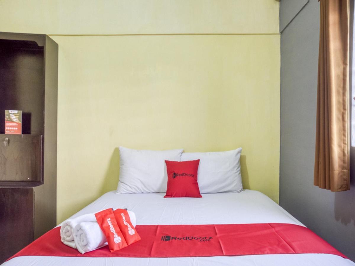 Hotel Reddoorz Syariah @ Lempuyangan Yogyakarta Exterior foto