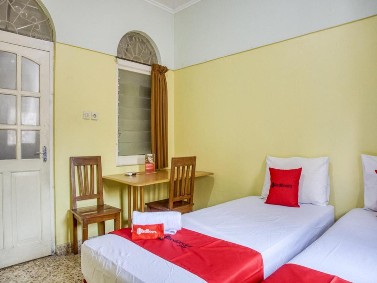 Hotel Reddoorz Syariah @ Lempuyangan Yogyakarta Exterior foto
